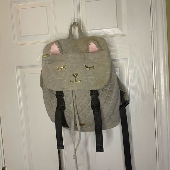 Love Betsy by Betsey Johnson gray quilted bucket style backpack drawstring top - Picture 1 of 12